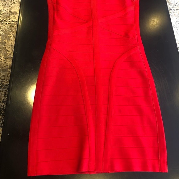 RED BANDAGE BEBE DRESS SIZED MEDIUM - Picture 2 of 7